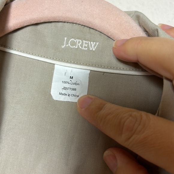 J. Crew 100% Cotton Button Down Shirt Roll Up Sleeves Beige size Medium - Picture 3 of 9